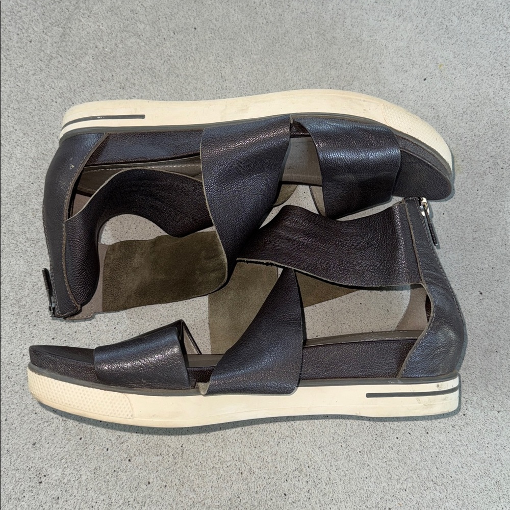 EILEEN FISHER size 9 - Picture 3 of 6